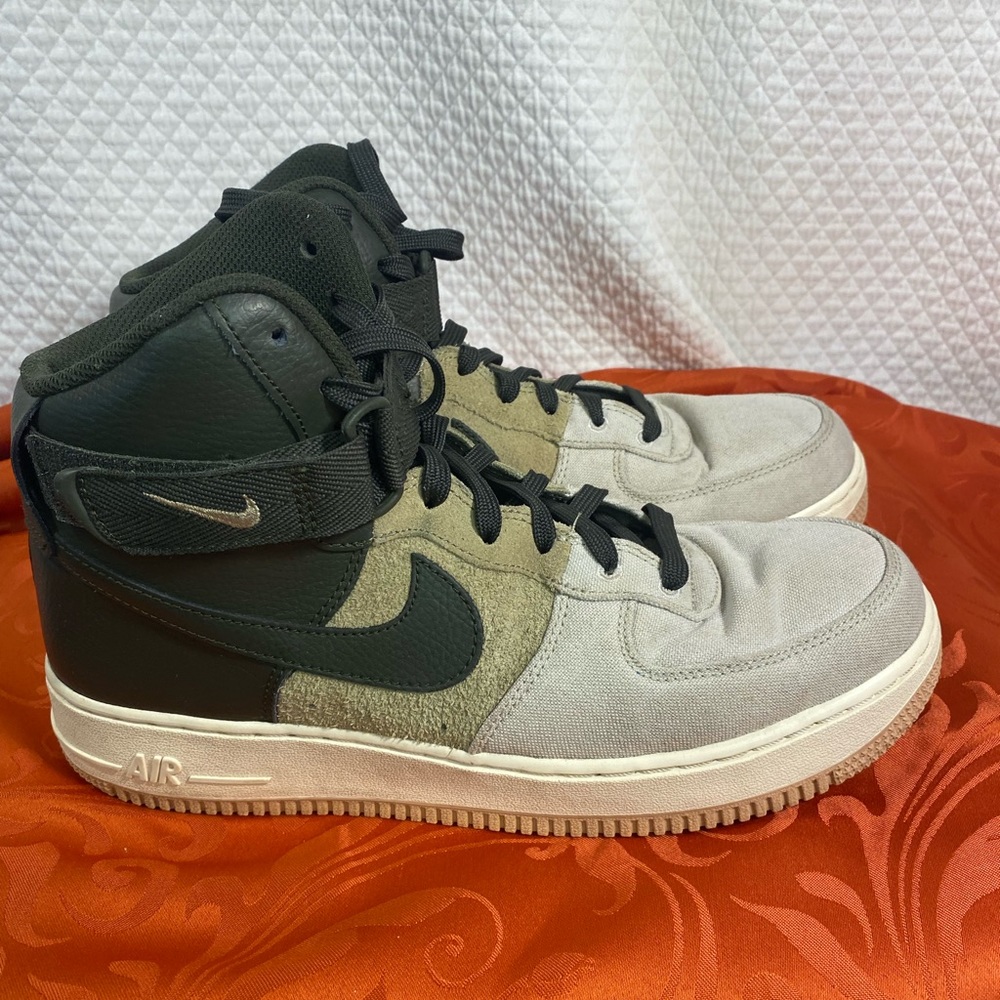 NIKE AIR FORCE 1 The Air Force 1 High 07 LV8 ‘Light Bone’
